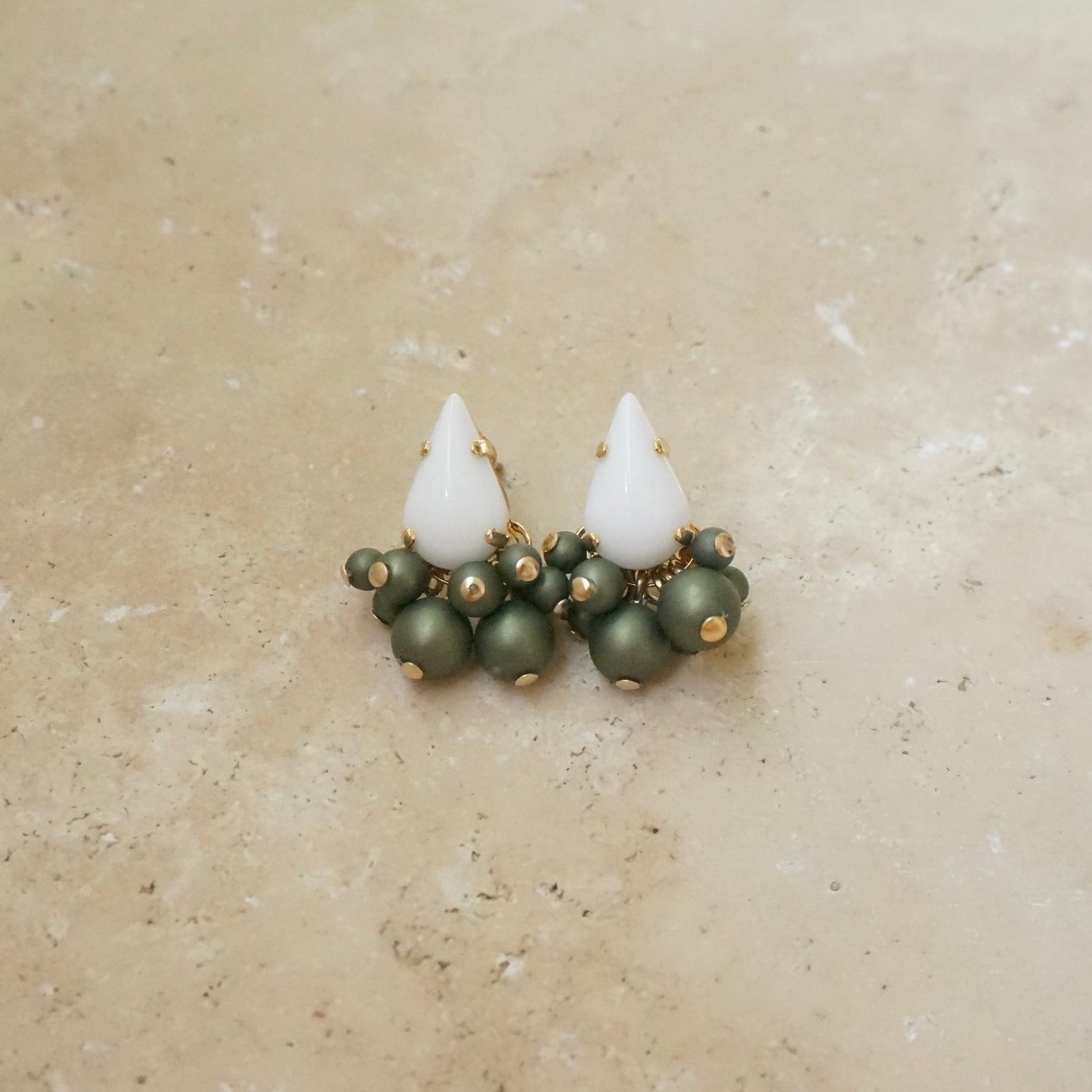 Pear Vintege Pearl Earring 【White & Khaki】