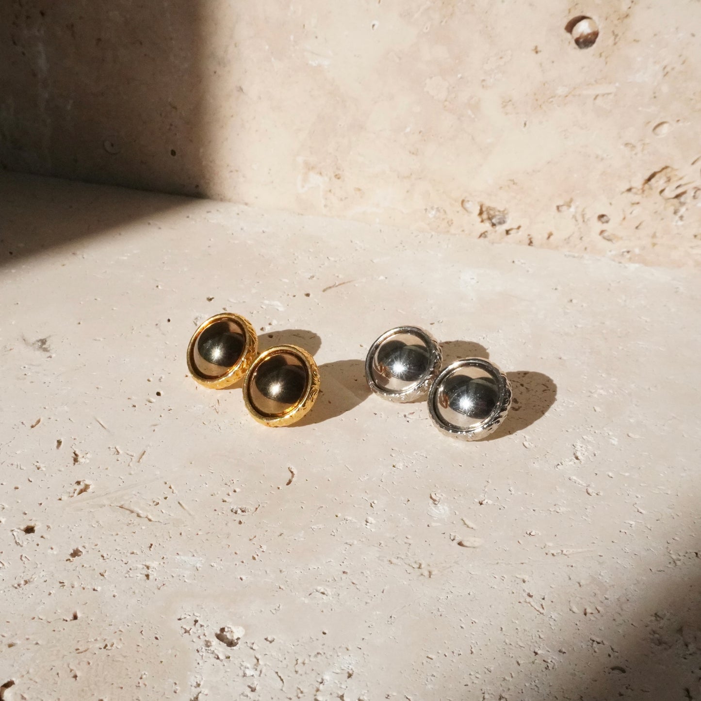 French Round Vintage Button Earring 【Silver】