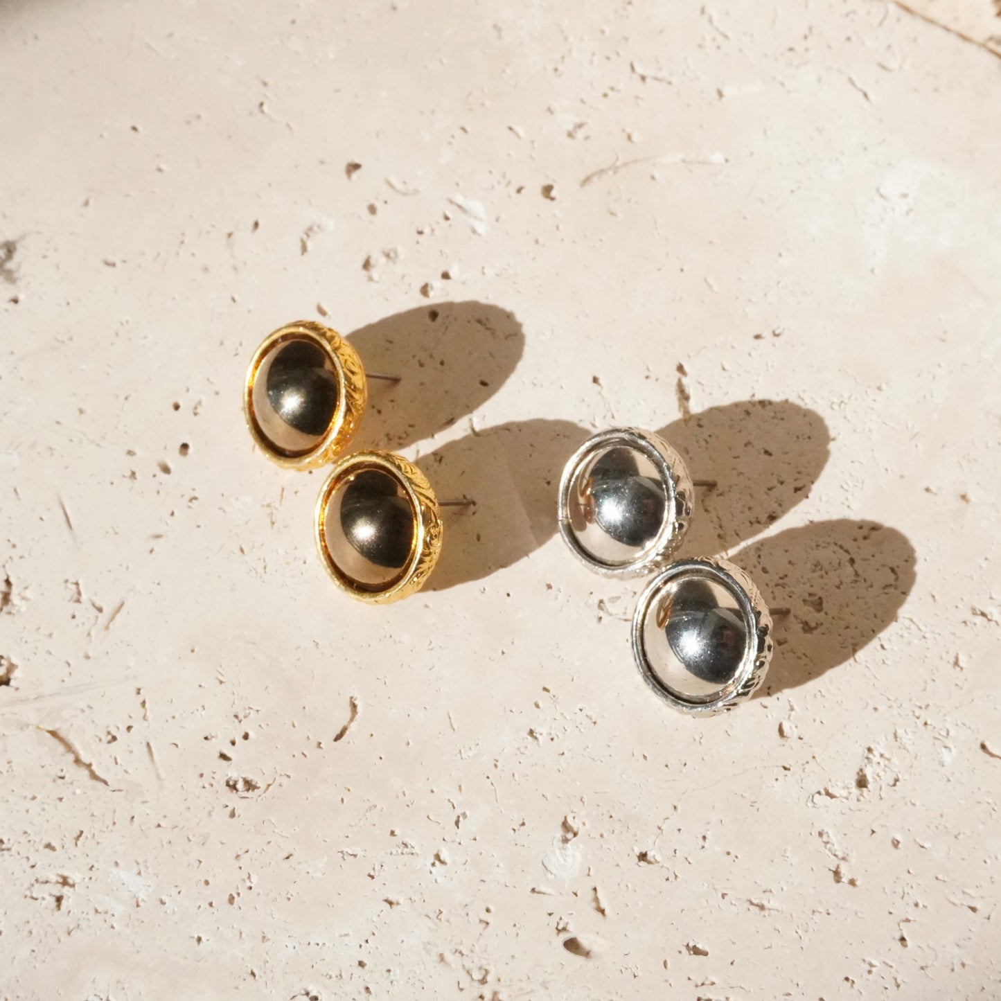 French Round Vintage Button Earring 【Silver】