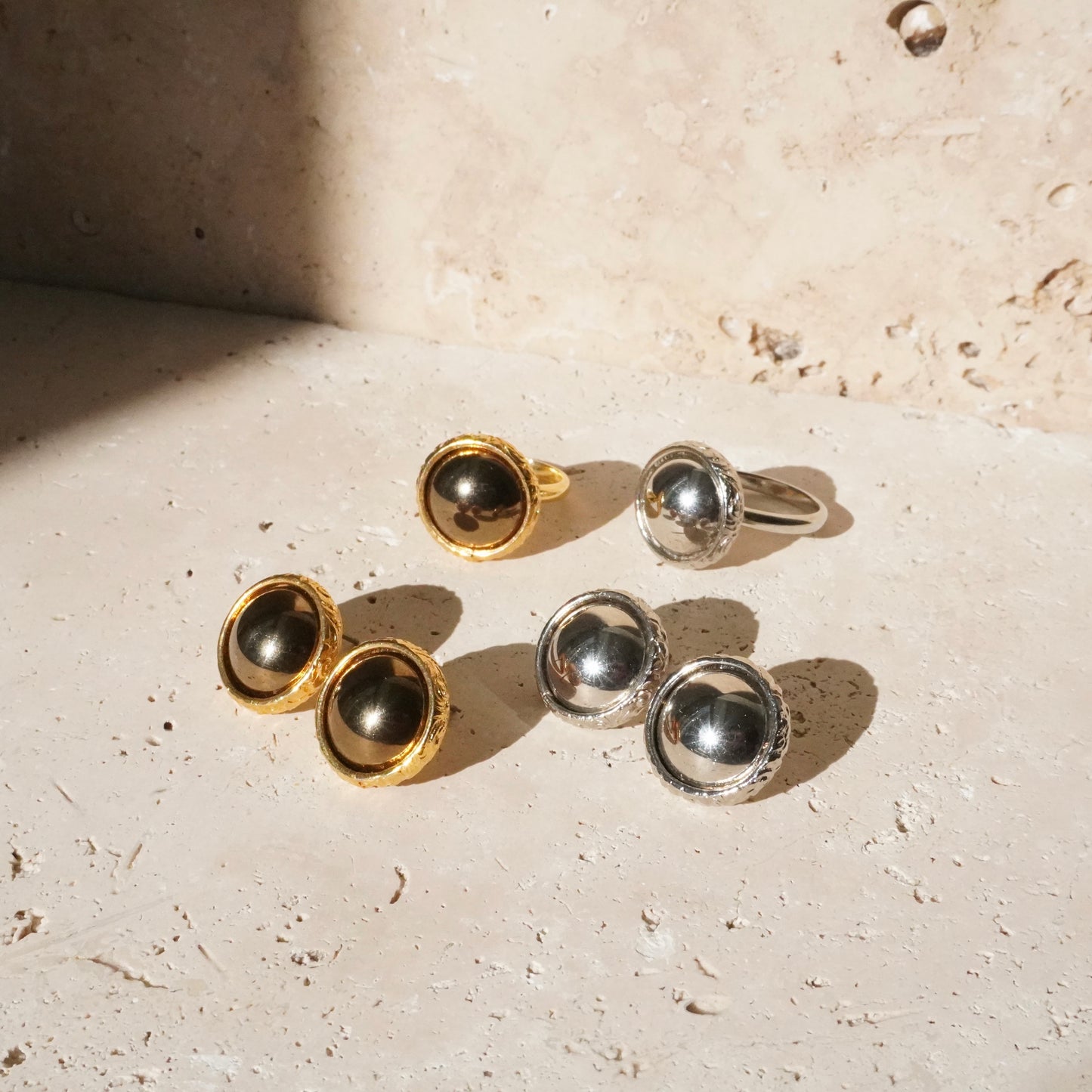 French Round Vintage Button Earring 【Silver】
