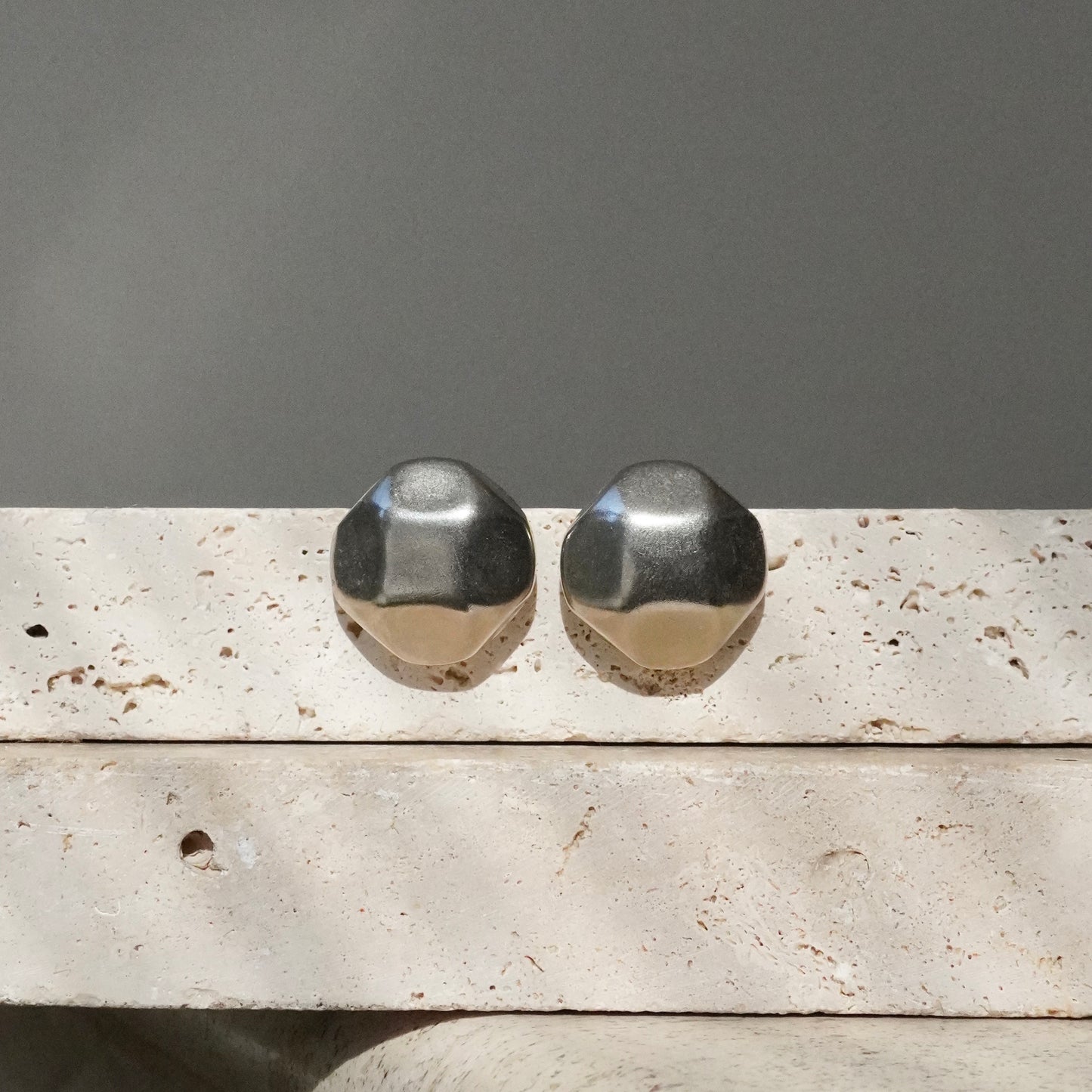 French Vintage Button Earring 【Silver】
