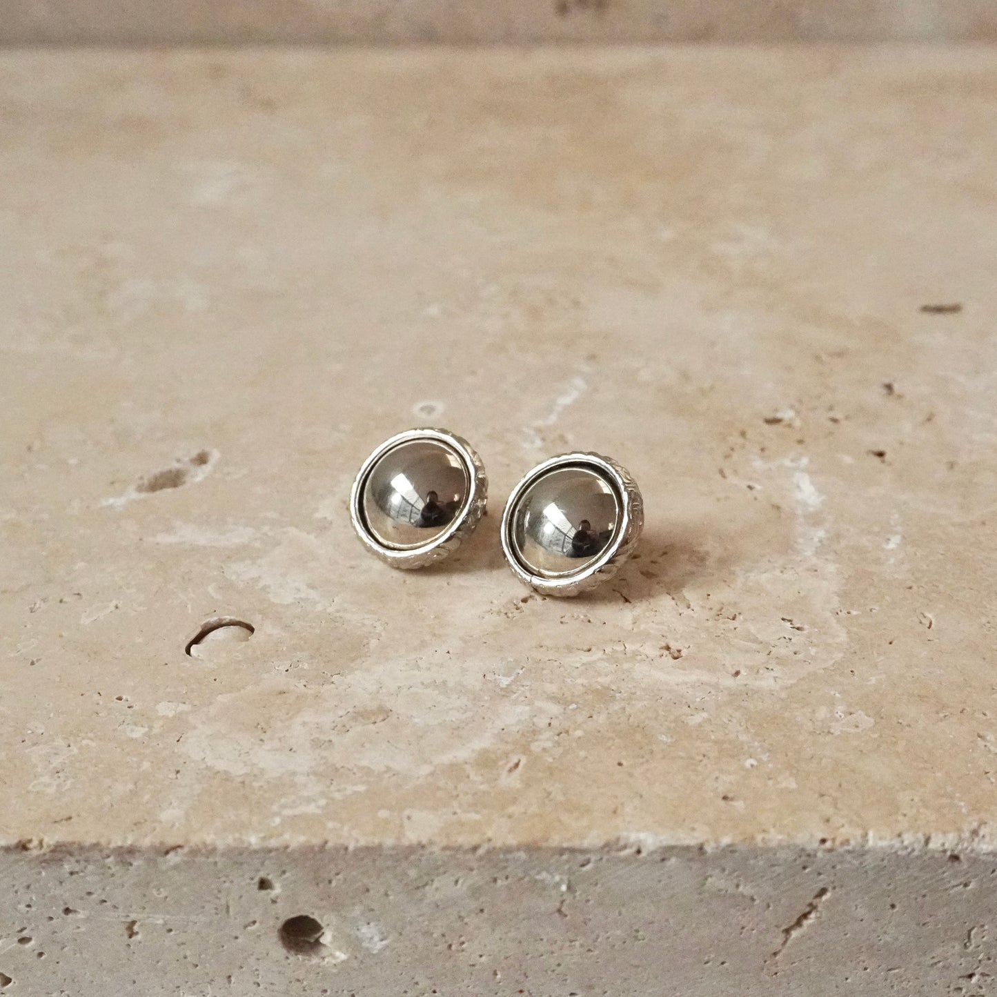 French Round Vintage Button Earring 【Silver】
