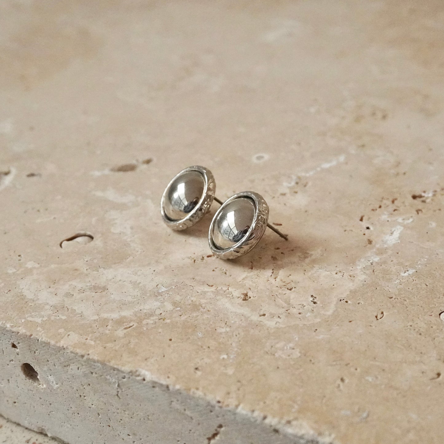 French Round Vintage Button Earring 【Silver】