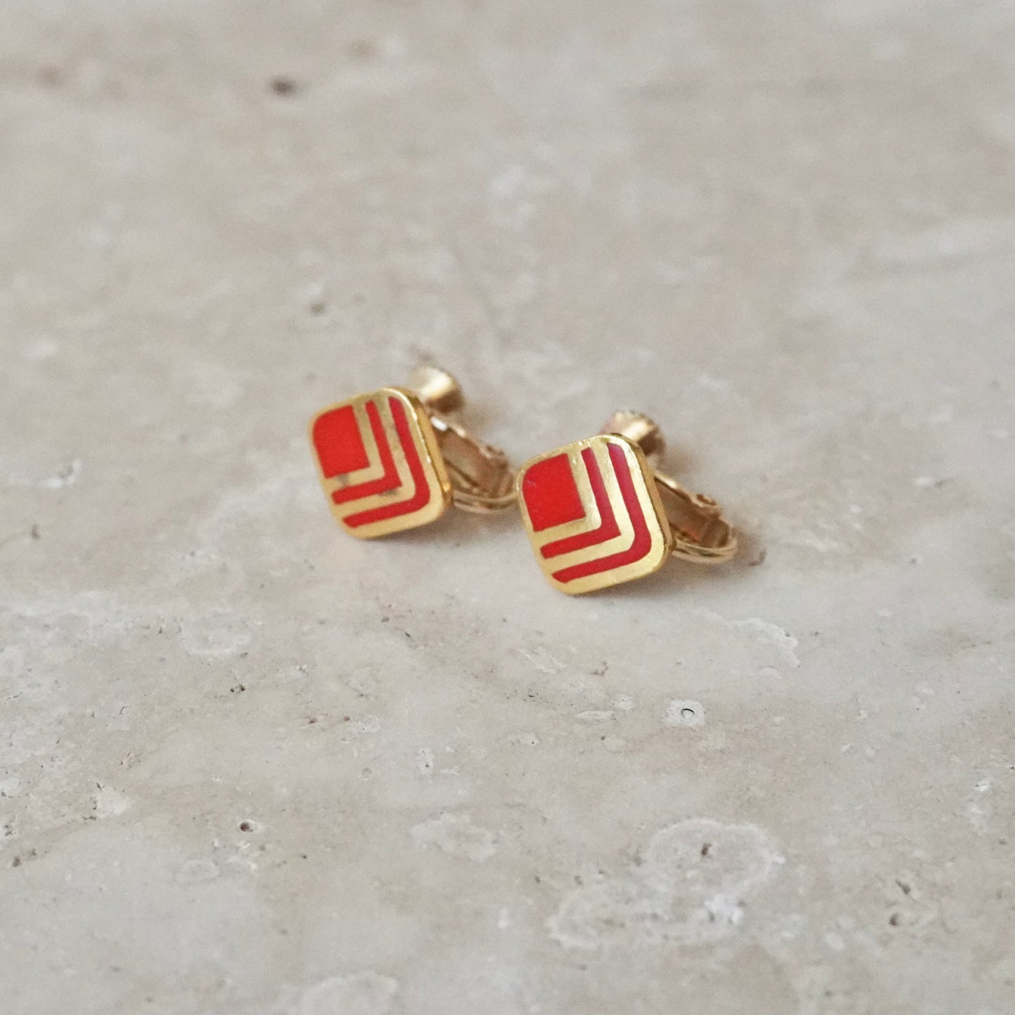 Square Vintage Button Earring 【Red】